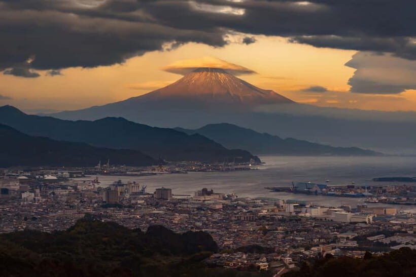 From Tokyo: Private Motorcycle Tour - Fuji, Hakone, Onsen - Lake Ashi and the Hakone Shrine: the calm breaks between curves